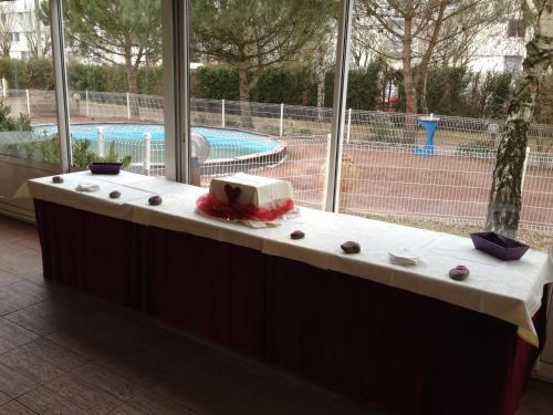 Logis Les Charmilles Chalon-Sur-Saone Sud Hotel Lux Luaran gambar