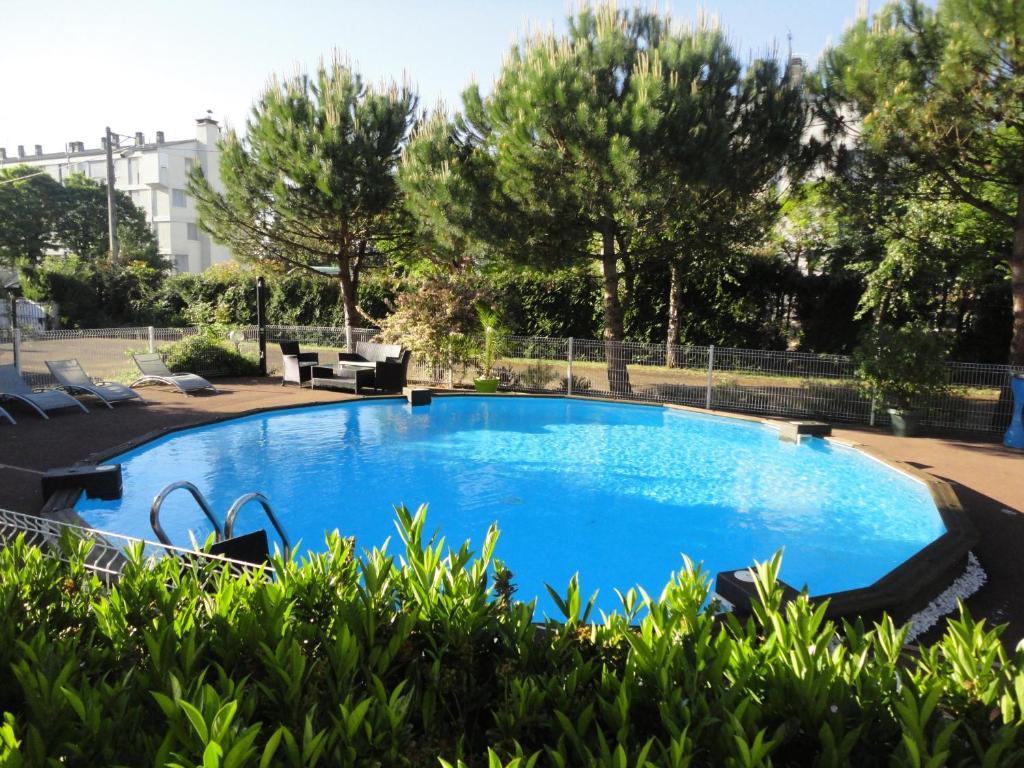 Logis Les Charmilles Chalon-Sur-Saone Sud Hotel Lux Luaran gambar